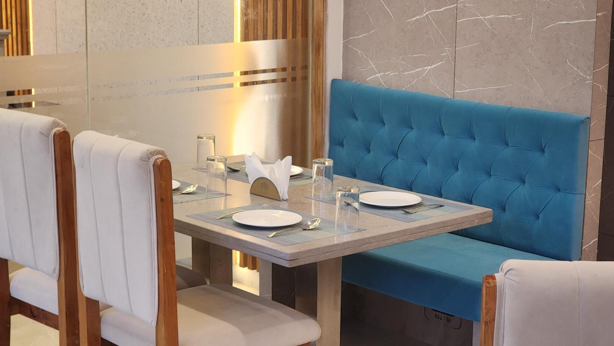 Hotel Janas Tirupati Bagian luar foto