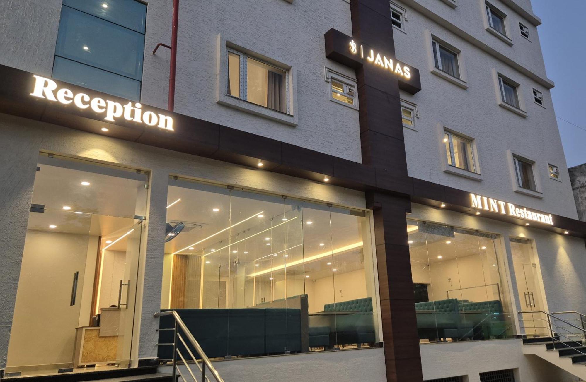 Hotel Janas Tirupati Bagian luar foto