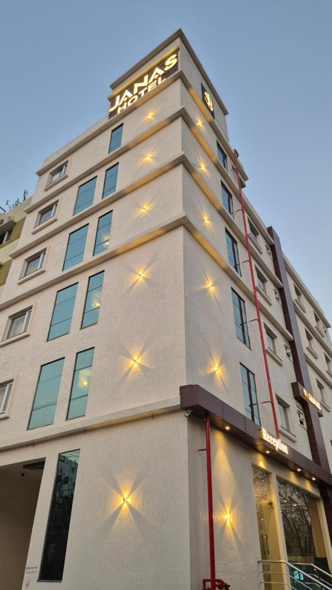 Hotel Janas Tirupati Bagian luar foto