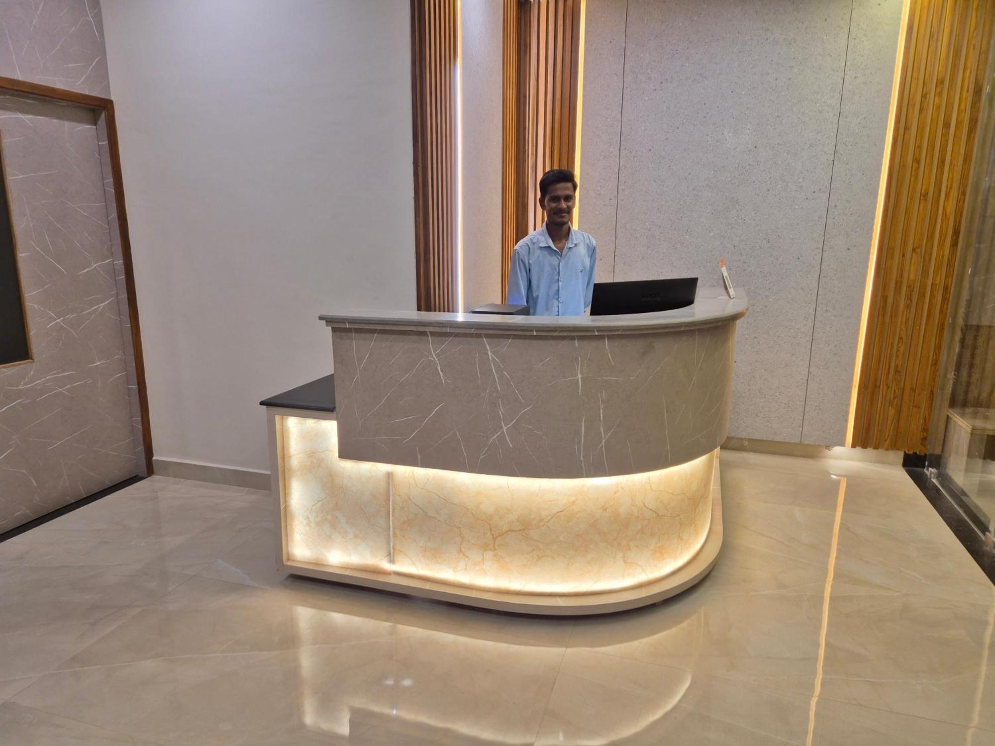 Hotel Janas Tirupati Bagian luar foto