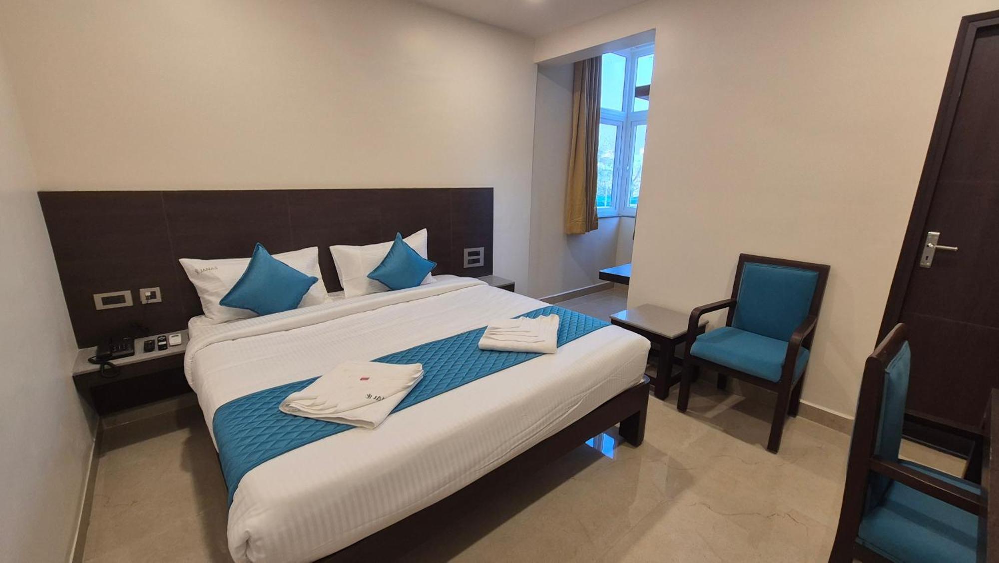 Hotel Janas Tirupati Bagian luar foto