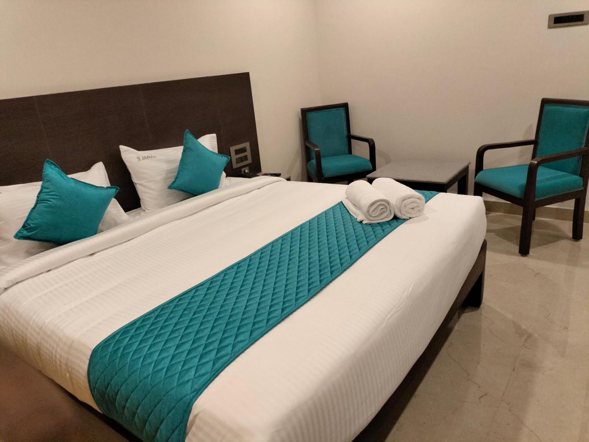 Hotel Janas Tirupati Bagian luar foto