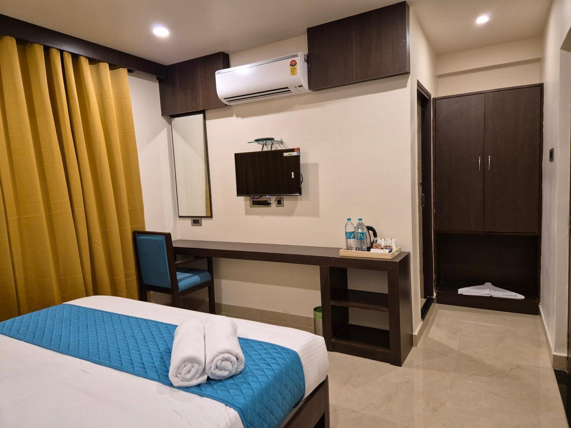 Hotel Janas Tirupati Bagian luar foto