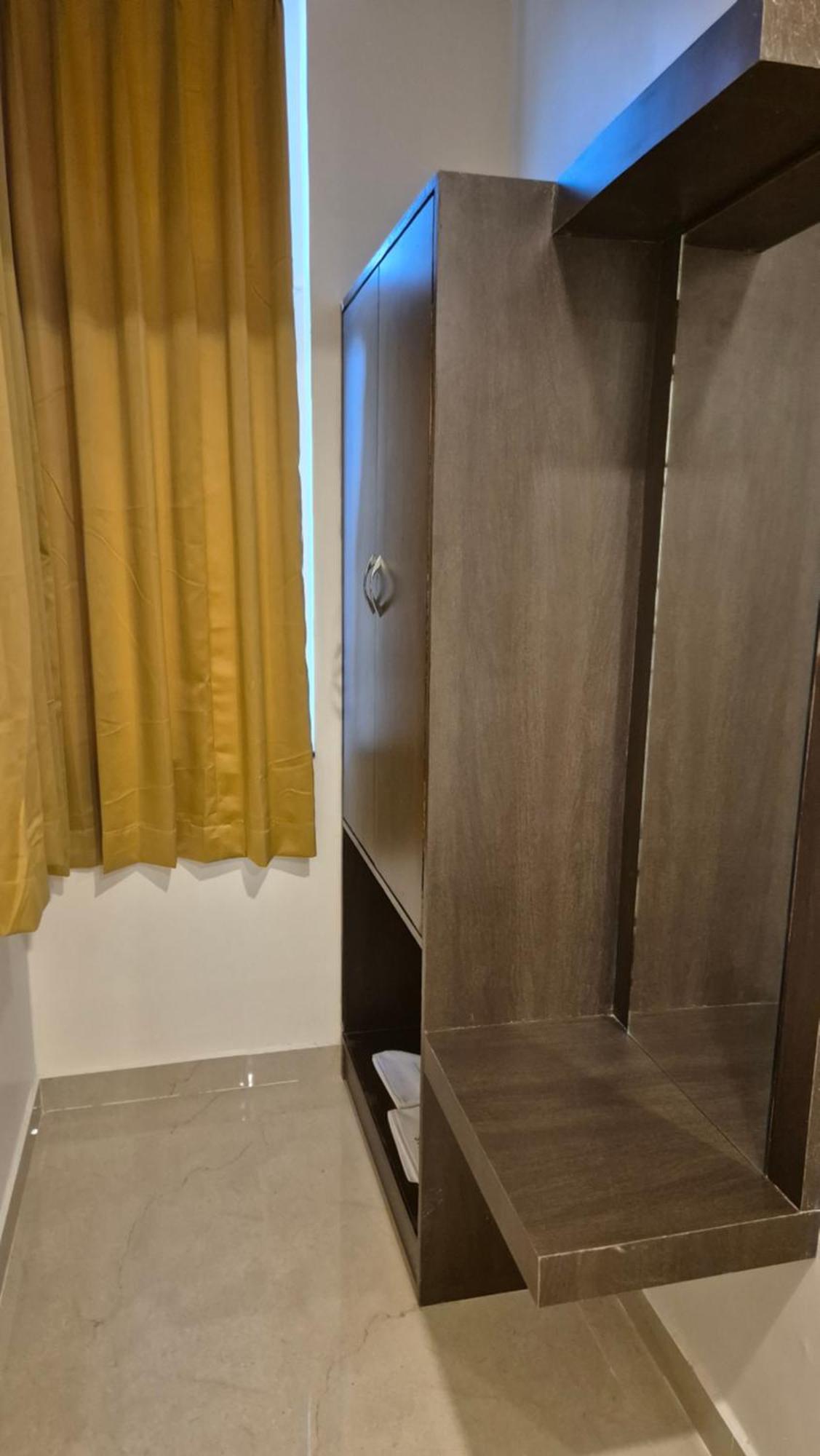 Hotel Janas Tirupati Bagian luar foto