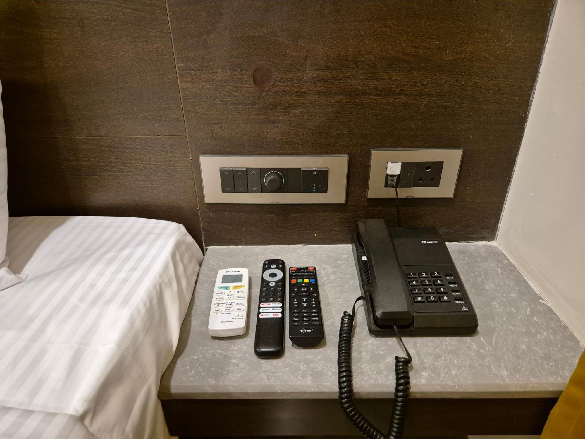 Hotel Janas Tirupati Bagian luar foto