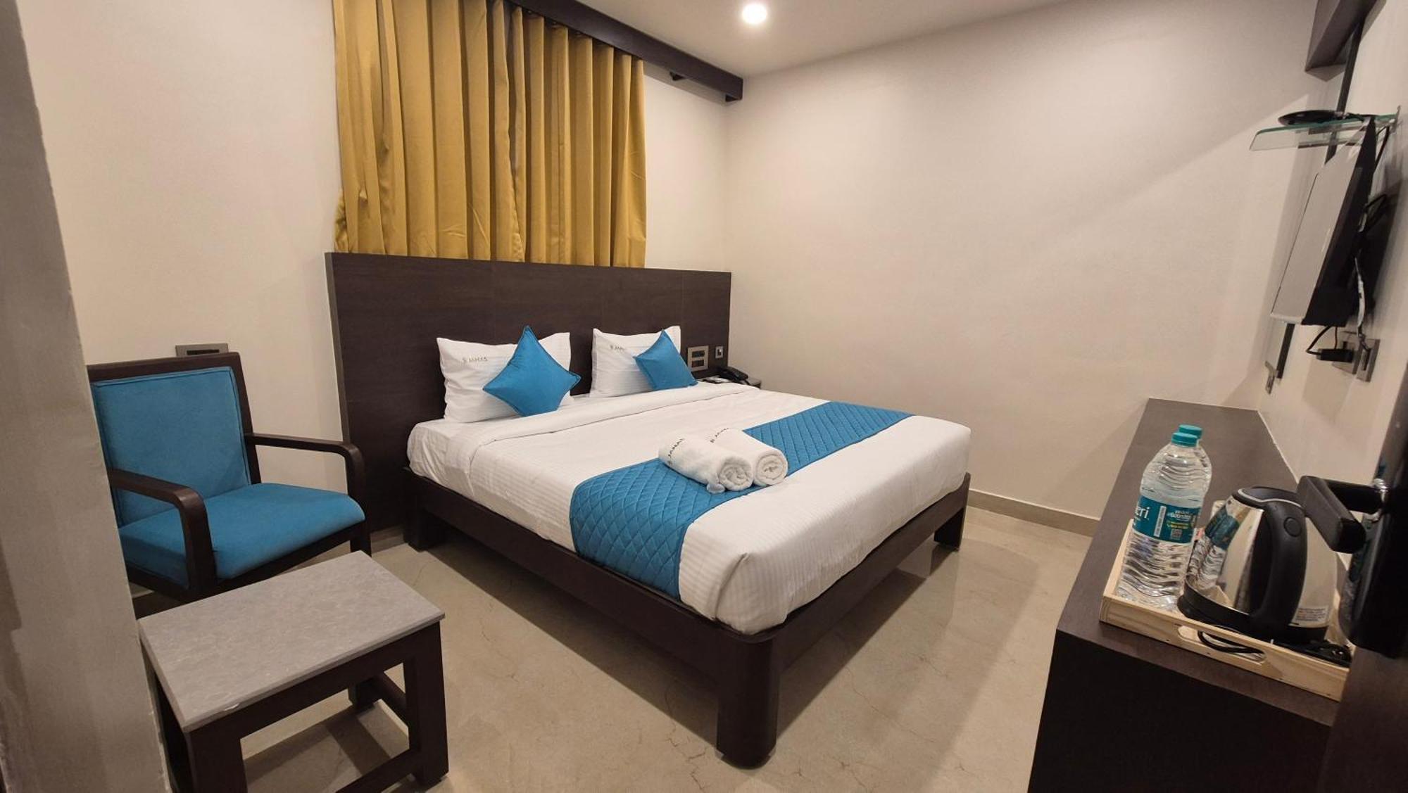 Hotel Janas Tirupati Bagian luar foto